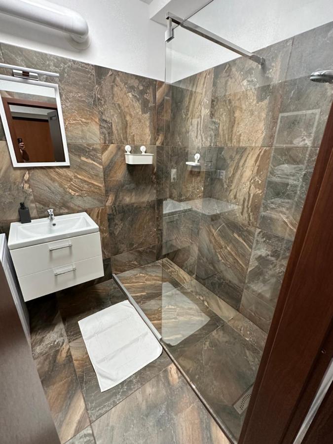 Medena Apartment Old Town With Free Parking Bratislava Extérieur photo